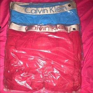 3 Calvin Klein boxers